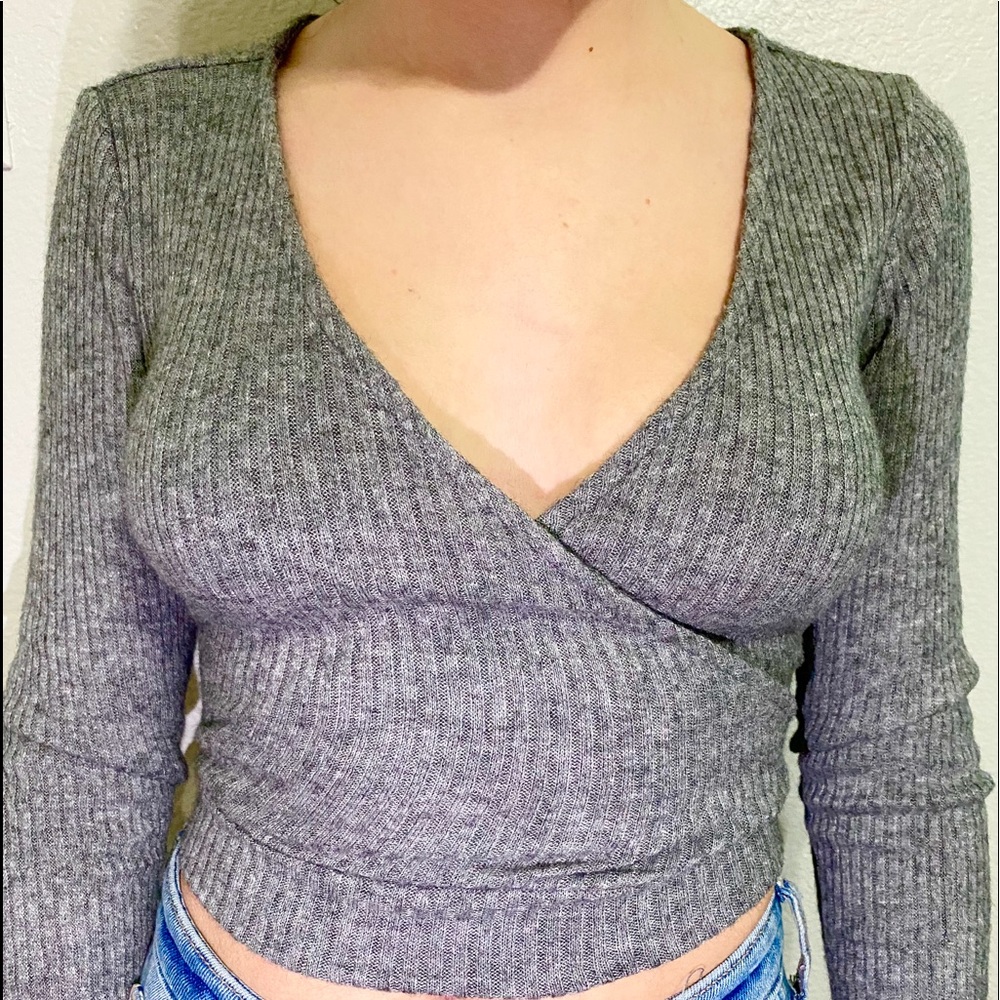 v neck grey crop top